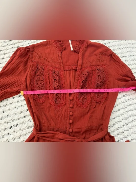 FREE PEOPLE EUC Sweet Memories Rust Crochet Lace Detail Blouse Women’s Size XS - Picture 9 of 10